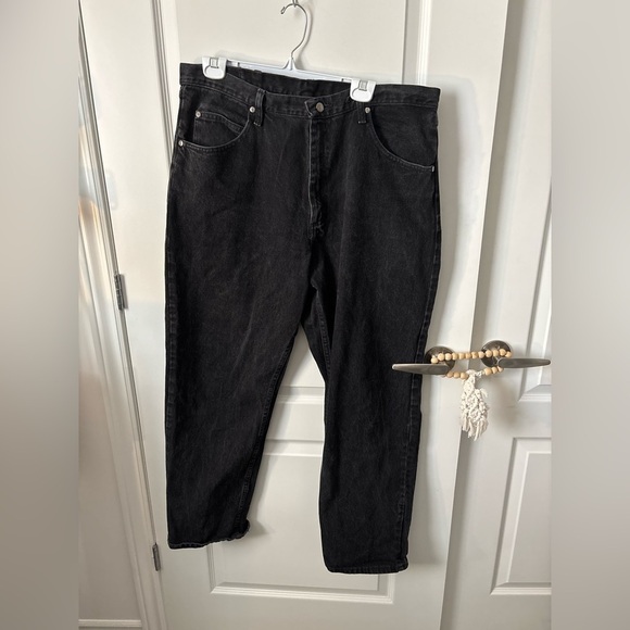 Wrangler | Relaxed Fit Black Jeans | Size 38x30 - Picture 2 of 7